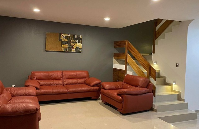 Casa amplia con acceso a alberca