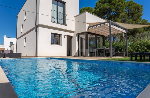 Casa Anastasia con piscina, moderna y acogedora