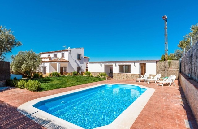 Casa Ardila Alba Villanueva del Trabuco by Ruralidays