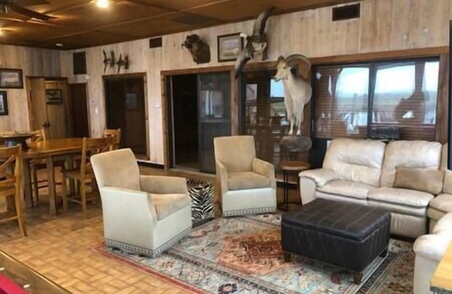 Casa Arroyo Sporting Lodge-Pescado y Estancia en Estilo.