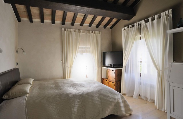 Casa Avena casa de huéspedes en Montone con gran jardín
