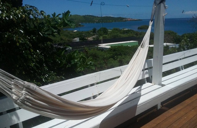Casa Azul ~ Hermosas vistas de la bahía para ver salir y ponerse el sol. WiFi y equipo de playa