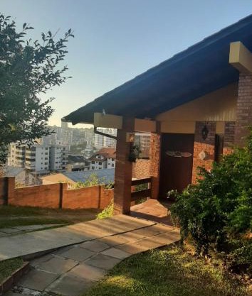 Casa Bela Serra, 5Q, localização 10, churrasqueira, wifi, jardim