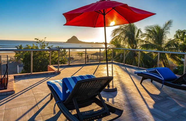 Casa Belen - Beautiful Beach View Home on Stone Island