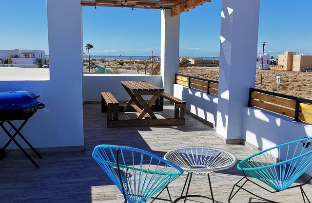 Casa Beli con piscina cubierta climatizada en Laguna Shores Resort con impresionantes vistas