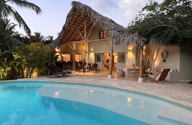 CASA BELLA - Luxury 4/5 Bed Villa w'Private Pool, 1 min walk to Playa Coson