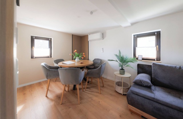 CASA BENJI 2 - spacious apartment - country house style - families - garden - parking lot