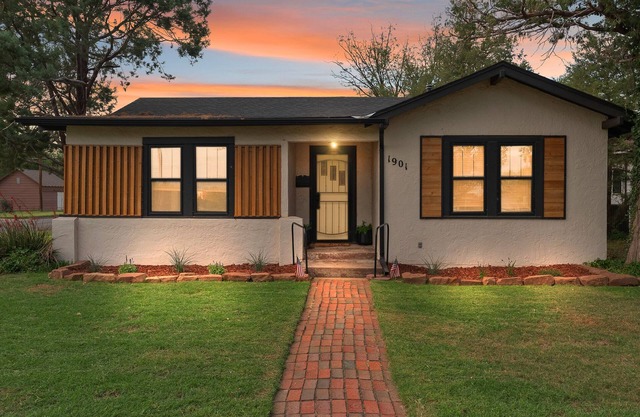 Casa Blanca: A Warm & Welcoming Texas Retreat