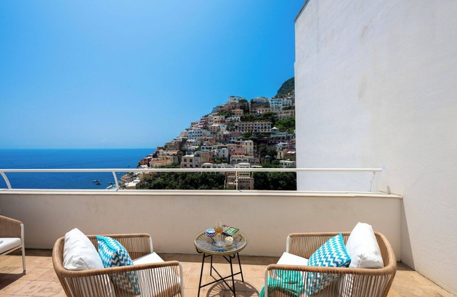 CASA BLÙ DAMA está situado en el corazón de Positano tiene una hermosa vista