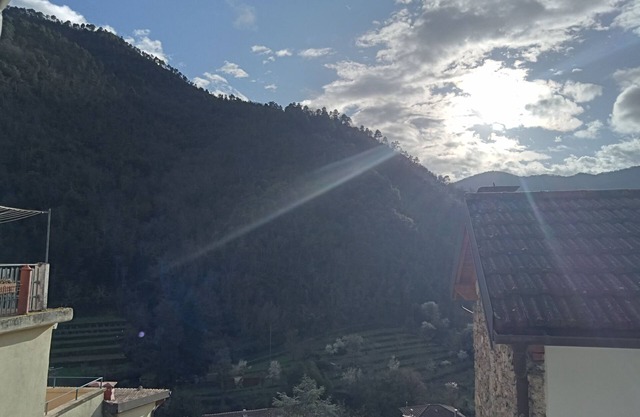 CASA BLU - panoramic medieval apartment in the heart of Pigna