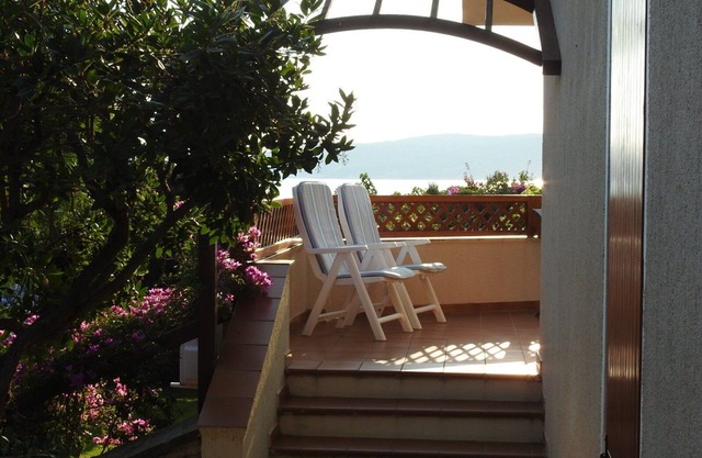 Casa Bouganville, sea view 2 minutes walk to the beach, internet Wi-Fi