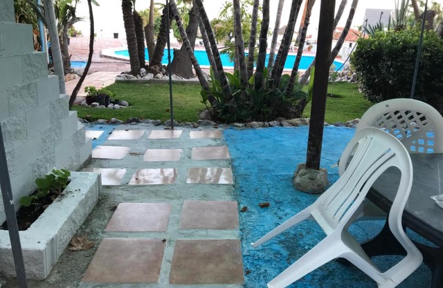 CASA-C- pequeño conjunto adosados