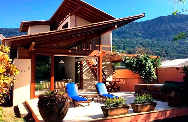 Casa c Wi-Fi, jacuzzi e churrasqueira em Guaecá/SP