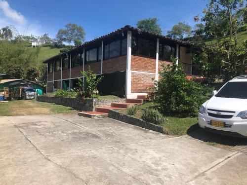 Casa Campestre Buga Parcelación Paraiso de Sonsito