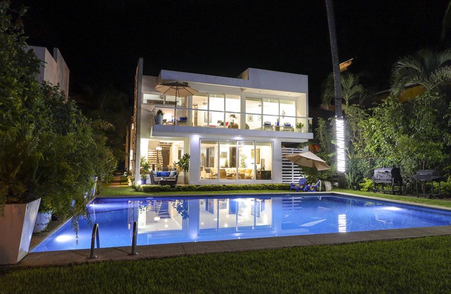Casa Caracol (Beach Front)