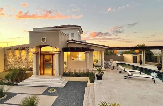 Casa Caracol - Spacious, Pool, Beach front