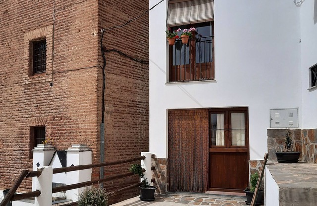 Casa Carmen, casa alpujarreña junto a la torre mudéjar