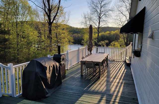 Casa Carpe - Lakefront property w/fireplace & spa