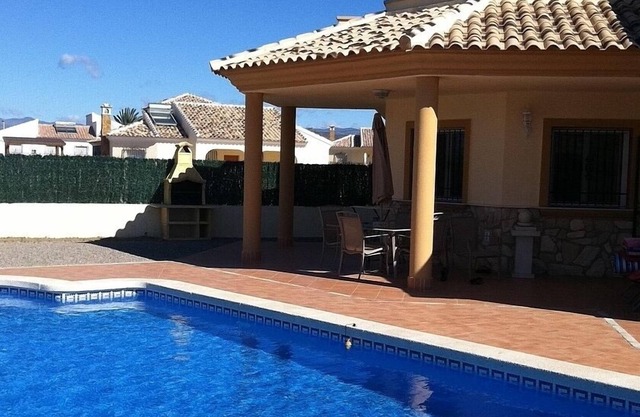 Casa Catal Villa con piscina privada y vistas a la montañaDirección 10 Calle Venecia