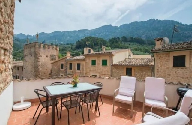 Casa Catalina, house with bbq in the center of Fornalutx