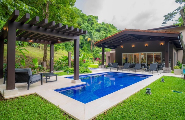 - Casa Cenizaro Six Bedroom Private Pool Family