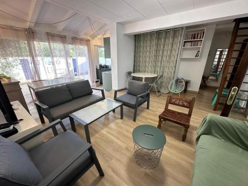 Casa cerca de la playa con piscina comunitaria AV-51