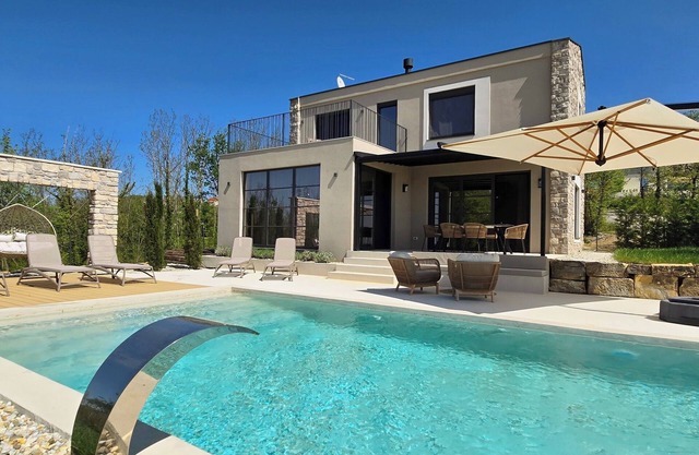 Casa CHA a villa immersed in nature and privacy with open views of Istrian hills