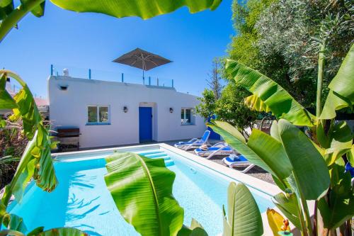 Casa Colmeia - Charming 2-Bedroom Cottage