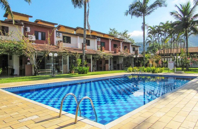 Casa com lazer à 750m da Praia de Massaguaçu/SP