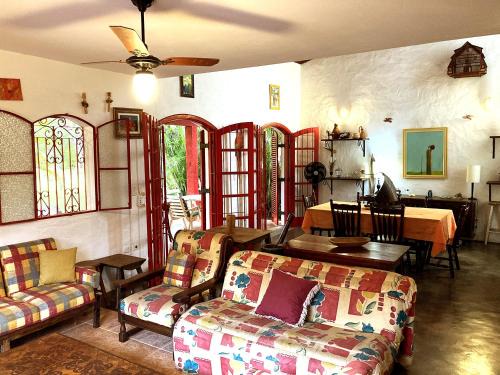 Casa com muito lazer a 100m da Praia de Guaeca SP