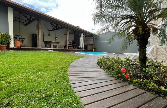 Casa com Piscina