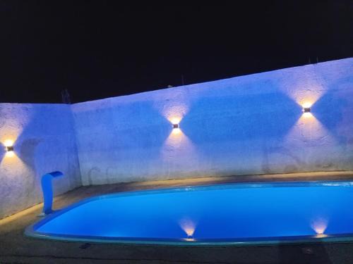 Casa com PISCINA em local tranquilo com valor acessível