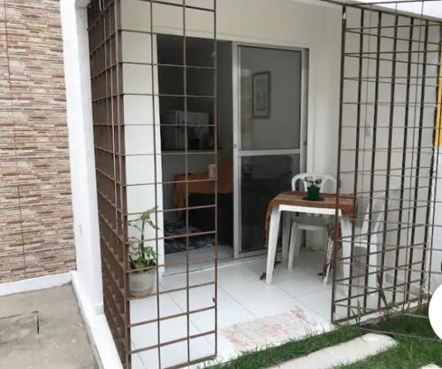 CASA COMPACTA NO PRIVÊ COQUEIRAL COM GARAGEM