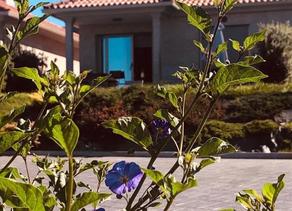 Casa con jardín al lado de Playa Hío