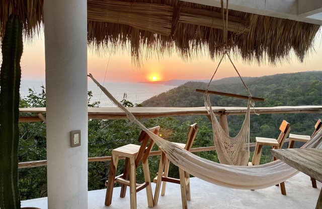 Casa con palapa y vista a la increíble playa del pacífico en la costa oaxaqueña