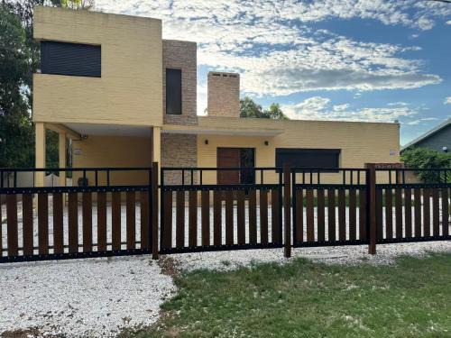 Casa con piscina en Bella Vista