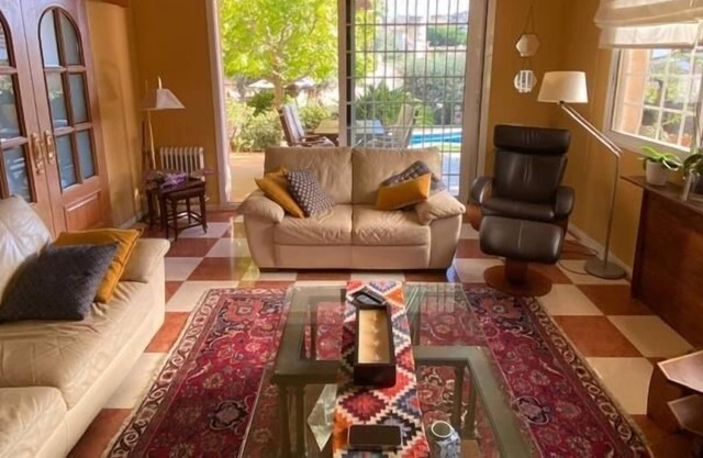 Casa con piscina privada, jardín y BBQ