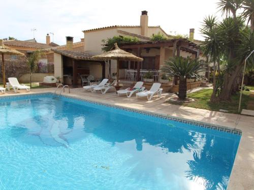 Casa con Piscina Privada, Cerca del Mar, WiFi Gratis, Aire Opcional, Mascotas y Playa para Perros - ES-184-10