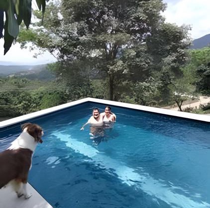 Casa con piscina rodeada de verde en Anapoima