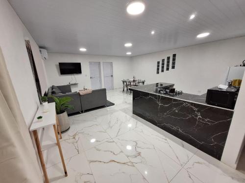 Casa con Piscina y quincho Adonai