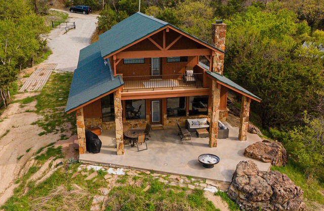Casa Con Vista. Lago Palo Pinto. NUEVO Totalmente amueblado . Tarifa de limpieza incluida