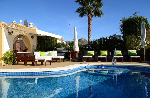 CASA COSY: Una villa privada de 2 dormitorios y piscina para sus vacaciones.