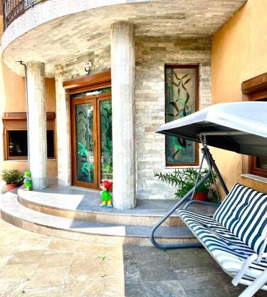 Casa Cristian 900 de metri pana la lac
