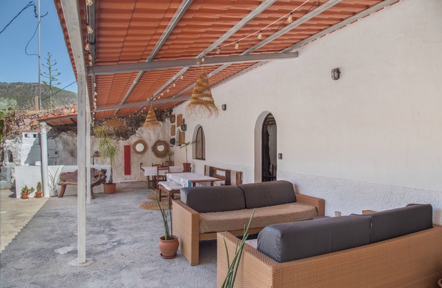 'Casa Cueva' con vistas a la montaña, terraza privada y jardín privado