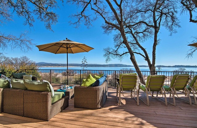 Espaciosa 'Casa d'Amore' Granite Bay Lake House!