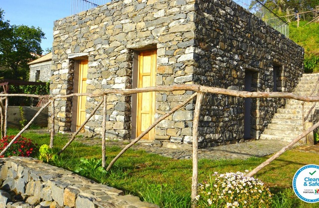 Casa de la Cascada | Casas de Levada