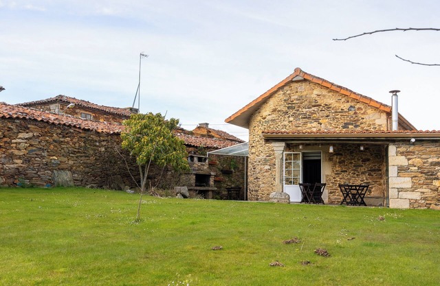 Casa de alquiler íntegro en un entorno rural con acceso a un río