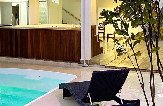 Casa de alto luxo com piscina, churrasq e jacuzzi