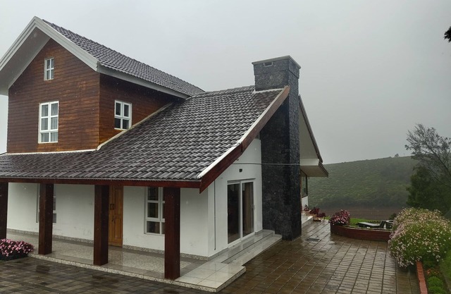 Casa de Amor – Lakeside Escape with Hills, Privacy & Serenity