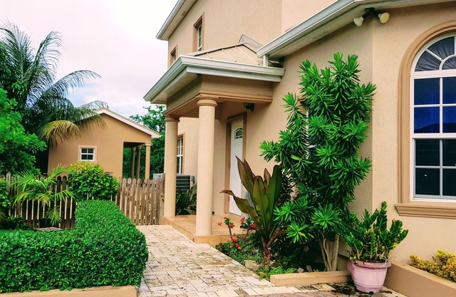 Casa de Bells 2 - Estudio con piscina, cenador, entrada privada y estacionamiento